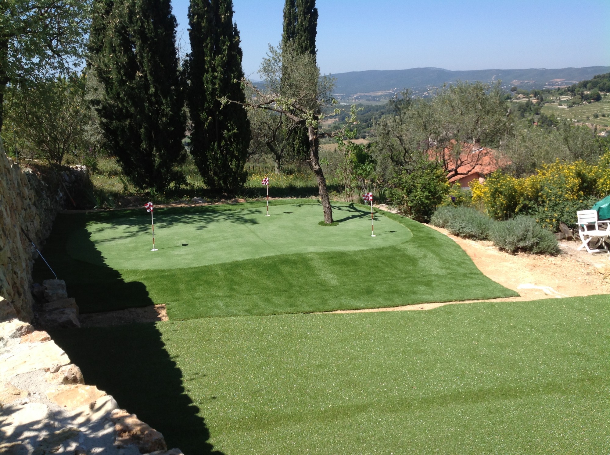 Pose d'un putting green synthétique à Toulon